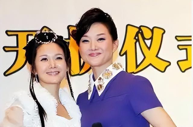 宋祖英和老友在北京观看京剧《穆桂英挂帅》