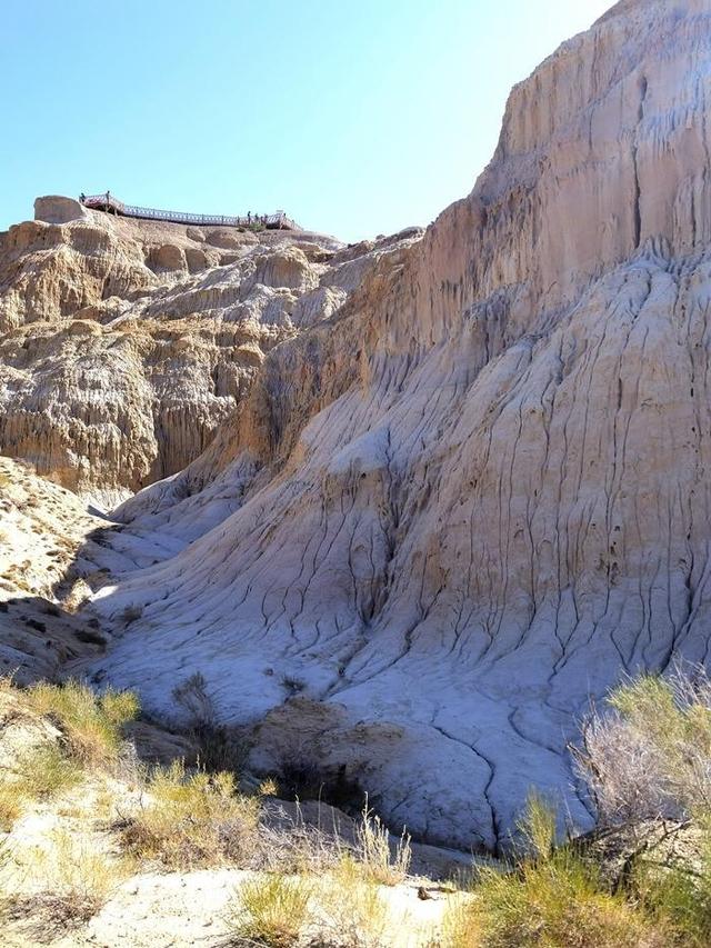 游新疆乌伦古湖海上魔鬼城