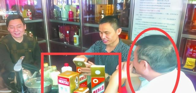 郑州一人“突发大财	”，挖渠时竟铲出9瓶“老”茅台，现在已翻身