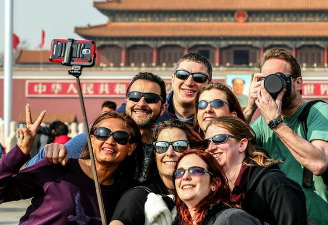 国外纷纷放宽对华免签，中国游客却不出国了？反而外国人扎堆中国