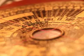 越是聪明的人，越善于在这五个方面“装傻”图片