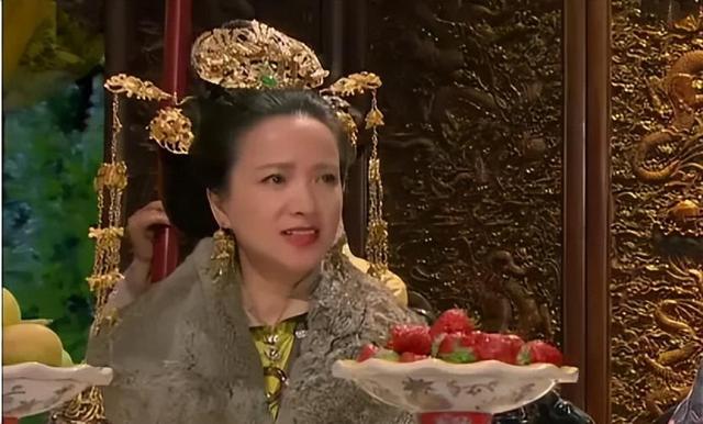 “何晴告别仪式”不公开对外吊唁，好友透露：她罹患脑瘤还中风，本想跟李雪健一样，战胜病魔，走回舞台