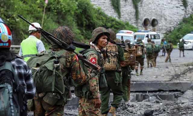 中俄轰炸机首次距日200公里，海空军三面包围封锁，日已孤立无援