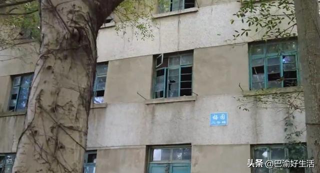 破防了！重庆大山里荒废的中专校园，原来是父母辈真正的“985”