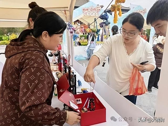 假期旅游邂逅多彩非遗“2025临汾非遗购物节”国庆亮相洪洞大槐树