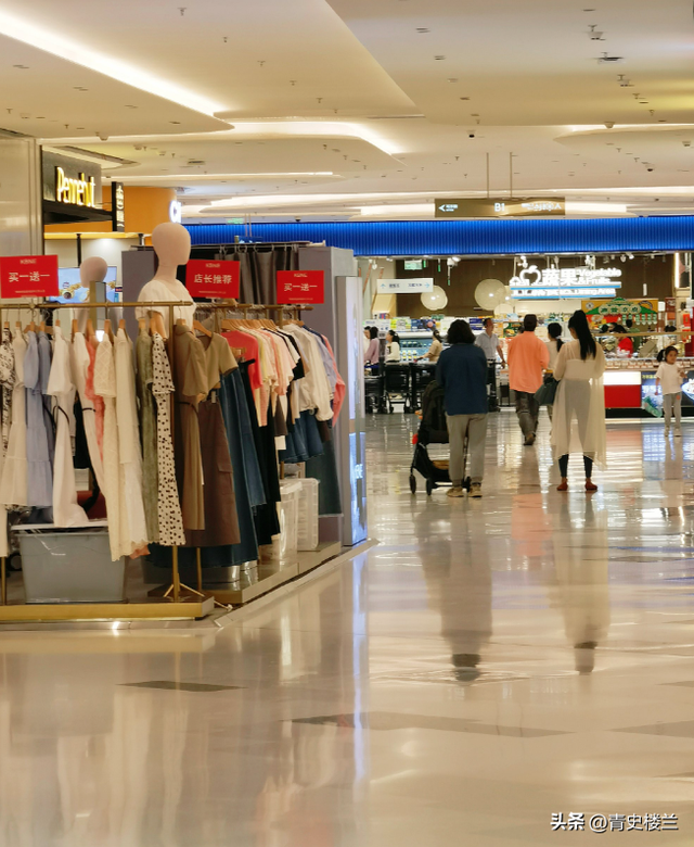 又一巨头倒下！疯狂关店11万家，为什么我们都不愿意逛商场了？