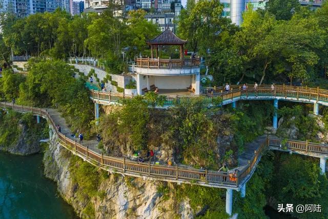 铜仁的最美公园在碧江区，尤其花果山旁，立体多层的绿道格外惊艳