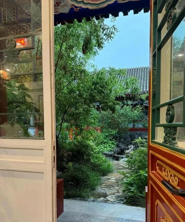 李湘在平台晒自家北京小院，大到让网友以为是景区，真的太有钱了