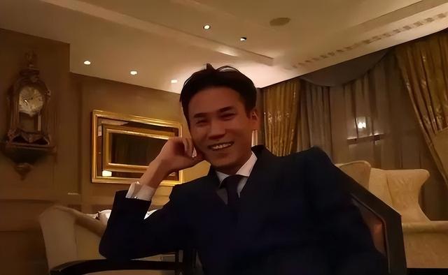 5年前，靠倒卖口罩一年赚60亿元，住5万一夜酒店的他，如今咋样了