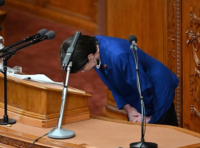 最后关头，高市被催谢罪，日方要废除中国出兵权，辽宁舰逼近琉球