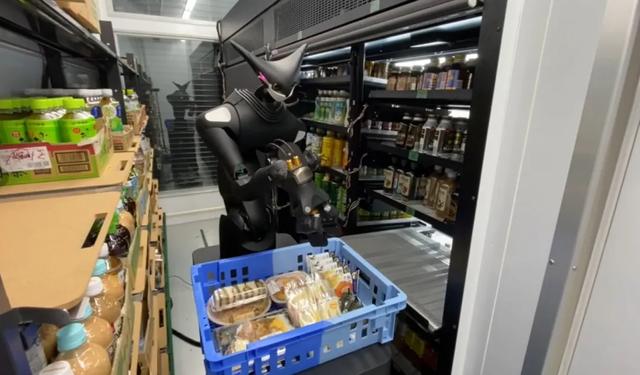 跨国外包时代来临！打工人最后价值，就是假扮AI