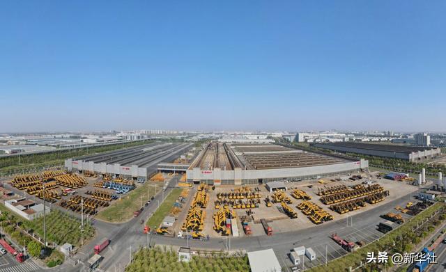 “十五五	”规划建议诞生记