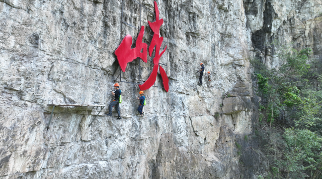 绥阳清溪峡：景区暑期人气火爆 飞拉达、漂流项目受热捧