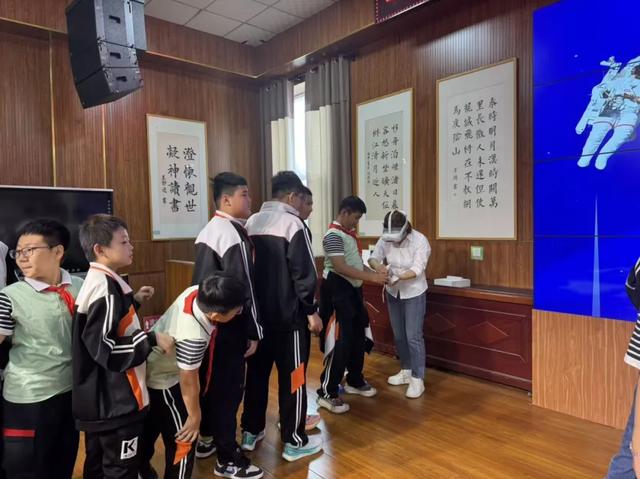 【网络公益】地质科技“五维秀”走进乐亭三小，点燃学生科学梦想