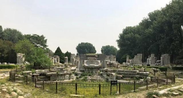 圆明园被毁150年后，专家准备对其修复时，意外发现50000多件文物