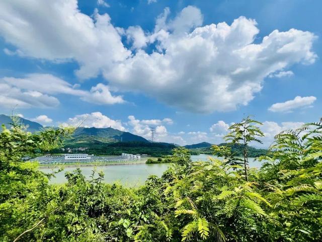 骑行丈量“一半山水”，飞行俯瞰“一半城”