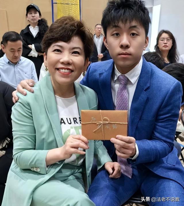 败光20亿、向洋人下跪、国籍问题，邓亚萍身上的标签到底是真是假