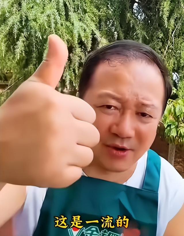 风向变了？央媒公开点名闫学晶，文案信息量大，32岁儿子也被连累