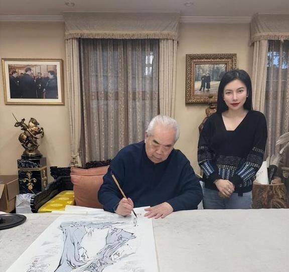 87岁范曾近况：他86岁娶的小50岁娇妻徐萌，如今已成他的晚年依靠