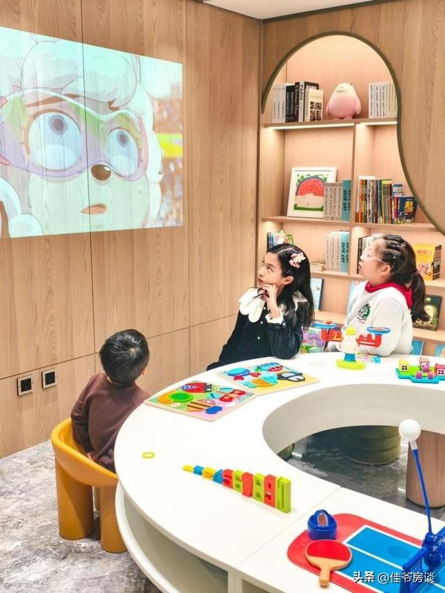 爱在鸿玺，礼赞时光 | 圣诞亲子嘉年华于人文会客厅温情落幕