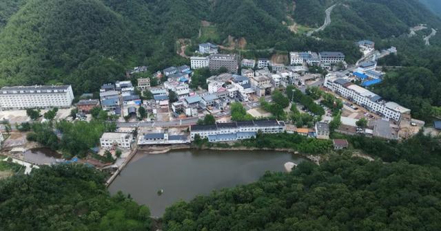 湖北有一个避暑胜地，人少景美、气候凉爽，被誉为华中凉都