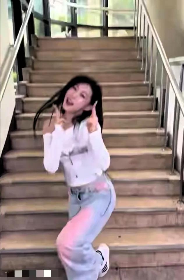 小沈阳爱女沈佳润 神仙颜值精致脸庞 娱乐圈里被誉为最美的女神