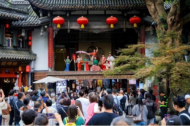 万千气象成都行！金秋“双节”点燃文旅消费新引擎