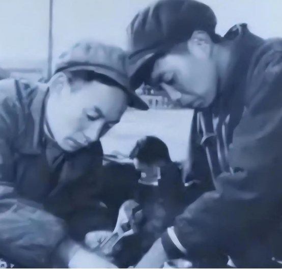 1978年他从副总理被撸成普通工人，事后反倒安慰妻子：我心里有数