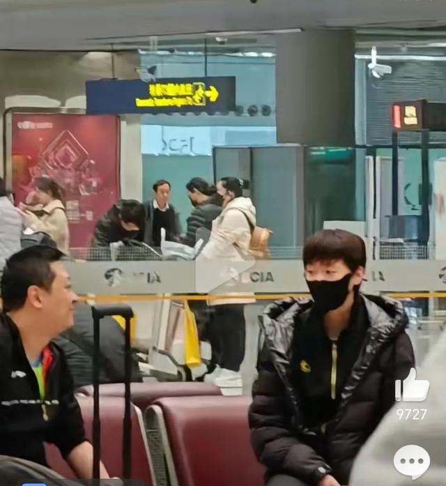 王曼昱最新消息！已抵达北京治疗肩伤，省队恩师亲自陪同