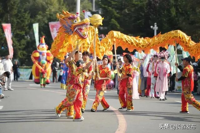 长春人潮涌动共绘节日盛景
