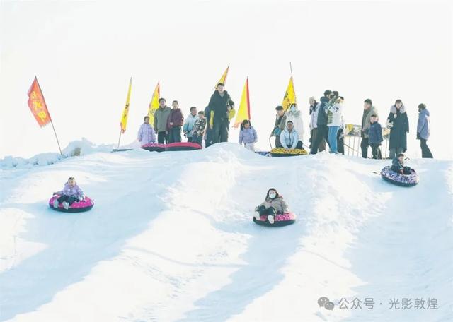 敦煌“童话雪乡”引客来