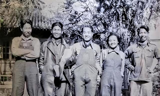 1941年，王洛宾深夜回到家里	，被出轨的妻子问：今晚，你住哪儿？