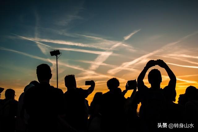 我发现个问题：多数喜欢跟团游的中老年人，基本都有这几个共性