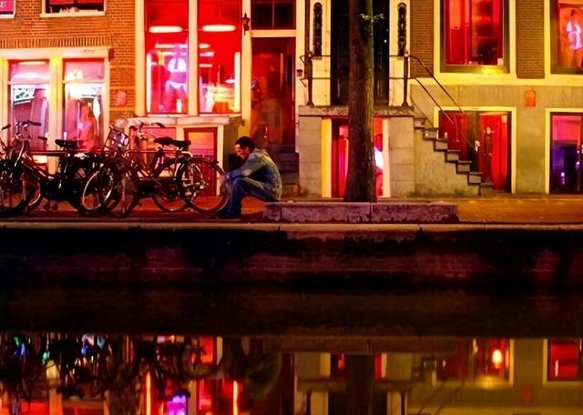 哥伦比亚最混乱的红灯区：犯罪分子掌控全局，失足女人的人间炼狱
