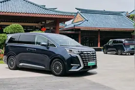 家用车的尽头是MPV，这两款车底盘稳，能爬坡越岭，油耗还低图片