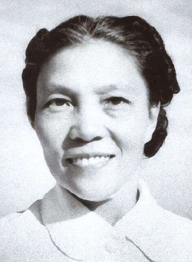 她是副总理之女，联系父亲生前好友却遭嫌弃，苦笑：他们都讨厌我