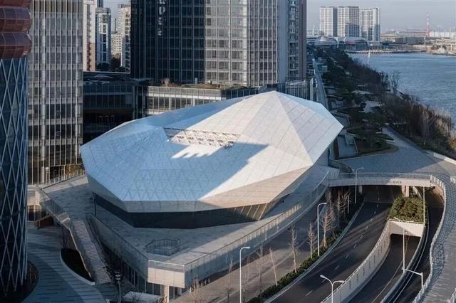 上海新地标：“定海神针”是真高，“东海龙宫”也是真闪！