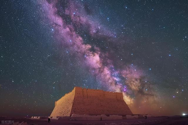 戈壁捧星光
