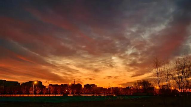 彩霞漫天！今晨的北京，真好看