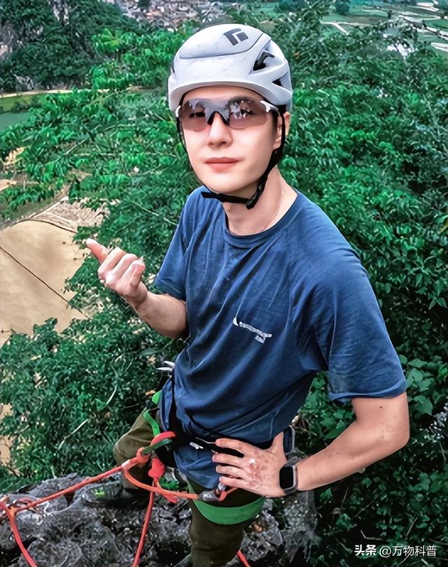 钱再多有什么用？28岁王一博手滑坠海，才懂陈道明那番话的含金量