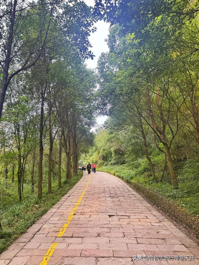 剑门关景区探寻古人入关的足迹