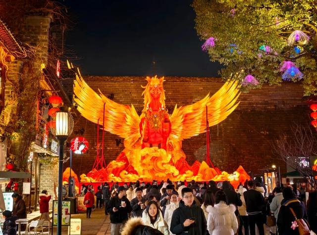 亮灯！马到！这是昨晚的南京