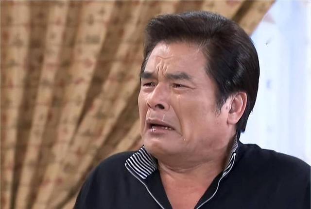 “6个老婆”同住一屋，每人每月7万零花钱，71岁又娶第七房小娇妻