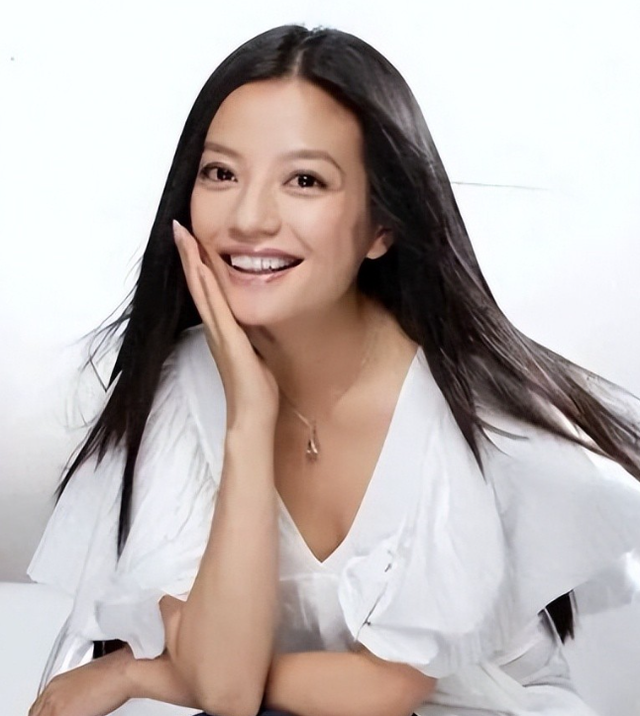 封杀四年	，49岁赵薇财力状况接连被扒，结果估计和你想得不一样