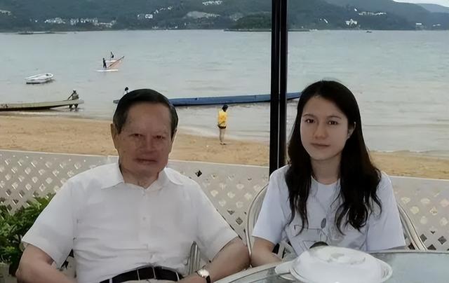 杨振宁追悼会确定，令人担忧的事发生，翁帆和杨家子女均被牵连