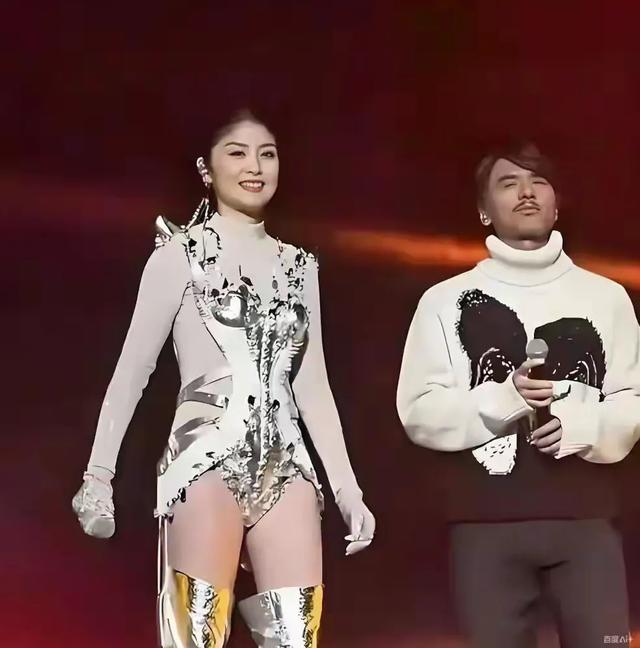 陈慧琳演唱会穿三角裤衩，五十多了合适吗？