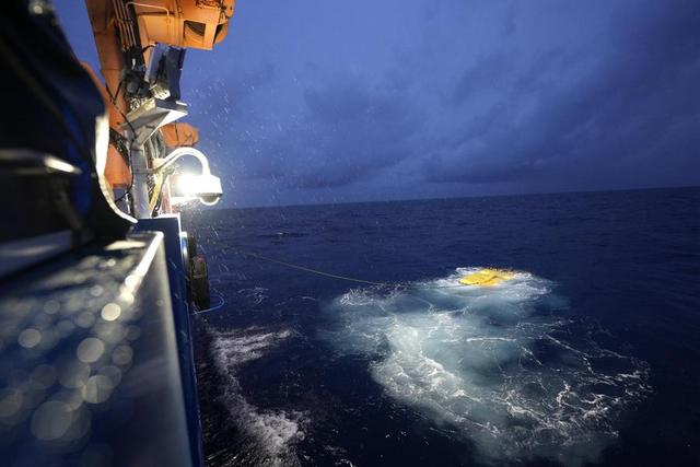 深海科考新纪元：中国首次实现双潜器协同作业突破4000米