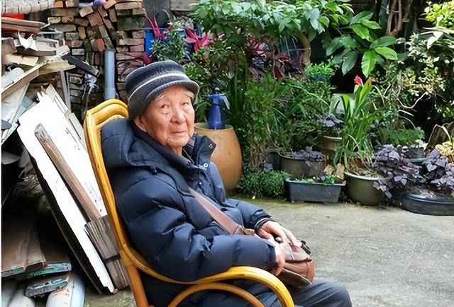 92岁台湾老兵回重庆寻亲，下飞机后却怒斥子女：这不还是台北？
