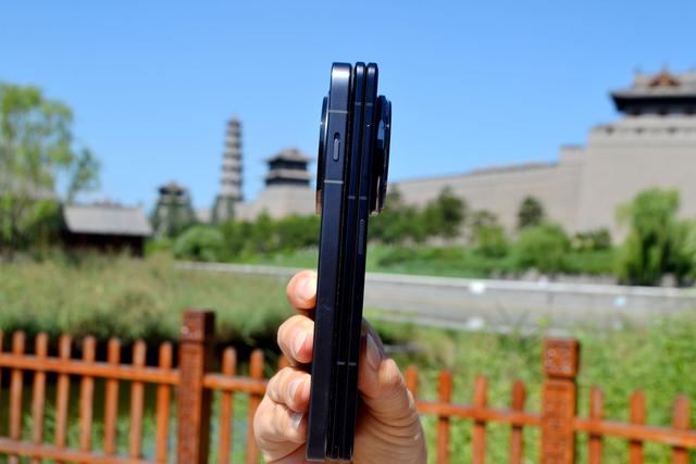 大折叠真卷！合起来比直板机都薄！竟还有6100mAh大电池+潜望长焦