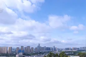 “南方继续热到发红！”20℃的昆明，雨一阵一阵下……图片